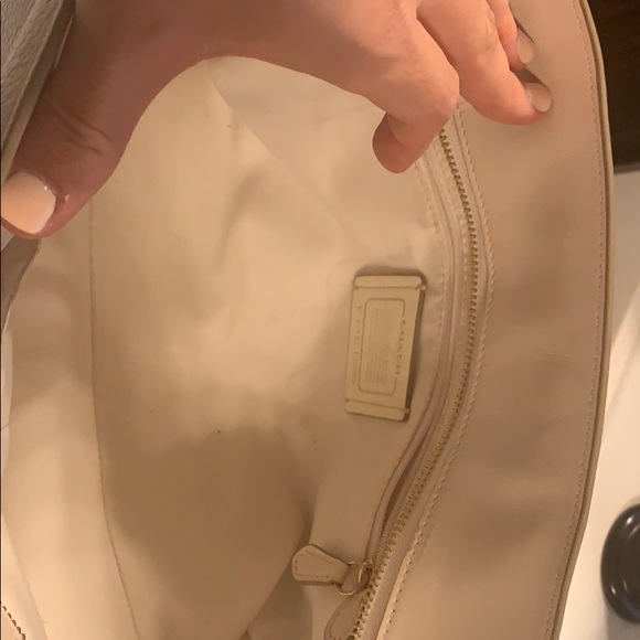 Coach bag! - Picture 4 of 8